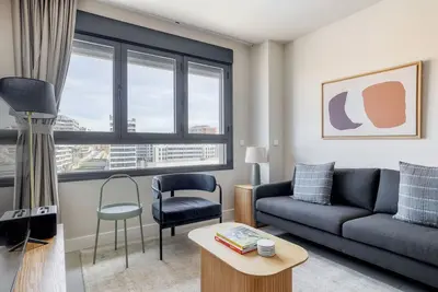 Image de Tasteful Imperial 1br w/ Gym, Pool & Doorman, near Parks, by Blueground