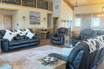Image de Beautiful new barndominium close to lake Ouachita, caddo river and camp ozark.