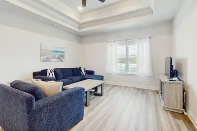 Image de Charming retreat with pool, playground, patio, washer/dryer, & central Ac