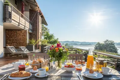 Image de Appartement \"Alpa-Art\" avec vue sur le lac, terrasse privée et Wi-Fi
