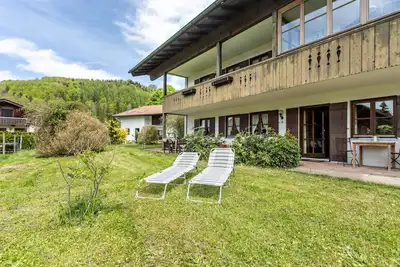 Image de Maison de vacances \"Großes Ferienhaus mit Bergblick\" avec vue sur les montagnes, terrasse et Wi-Fi