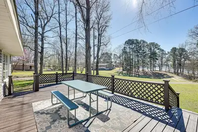 Image de New Blaine Getaway - Walk to Lake Dardanelle!