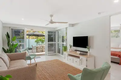 Image de Eden Apartments Unit 101 Modern unit easy walk to beaches, clubs and shops, Wi-Fi Inc.