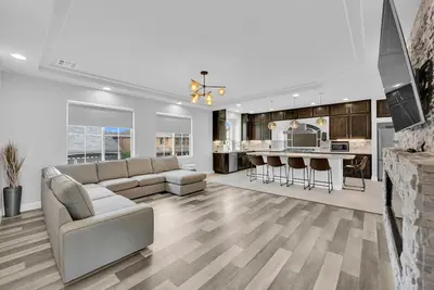 Image de Spacious 5-bedroom 4. 5-bathroom Vegas Retreat