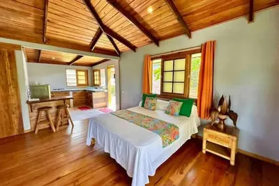 Image de Fare Tau - accès direct plage blanc privée
