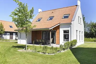 Image de Holiday home with covered patio, sun shower and sauna