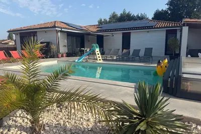 Image de Maison 160m2 climatisée avec piscine et jeux extérieur proche Bordeaux