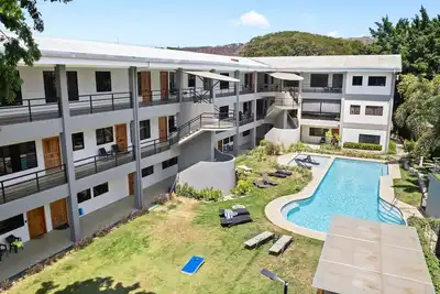 Image de Walk to Beach - Beach Gear & Games - Community Pool & Grill - Gated Complex w/Secure Parking