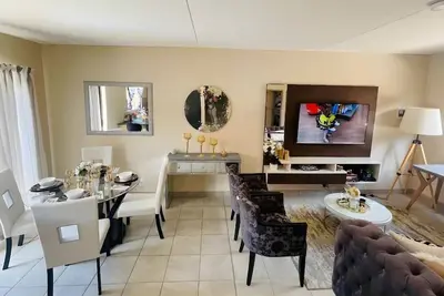 Image de \"Experience Luxury, centrally located in Centurion. Pet-Friendly\"\n\n\n\n