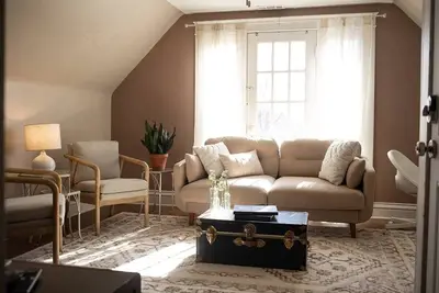 Image de Bright & Cozy 3rd Floor Walkup