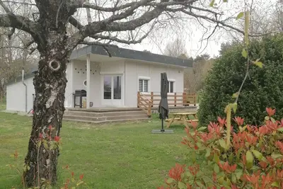 Image de Maison De Vacances indépendante classée 3 étoiles  A Moins De 10 Min Du Lac ….
