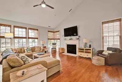 Image de Spacious and Comfortable 2 bedroom Condo in Bear Trap Dunes Community! Wifi, Community Pool, Fitness center, shuttle service to the Beach!