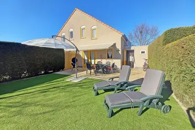 Image de Fort Soleil 30, recently refurbished inside and out, offers approx. 103m of living comfort in a semi-detached bungalow with enclosed, south-facing garden in a quiet area.