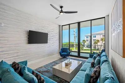Image de Ocean's Edge | Lavish New Condo w Beach Views, Cozy Decor & Fab Resort Amenities