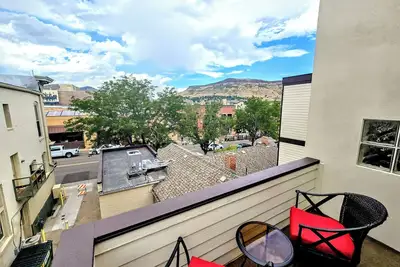 Image de Heart of Downtown Golden: 3br with Garage