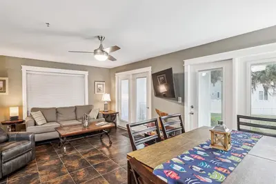 Image de New Listing! Grand Caribbean 101e Condo -50 Yards from the Beach - No Hassle Che