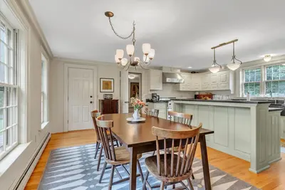 Image de 18th century 3-bedroom renovated farmhouse in peaceful Whately with WiFi, Ac