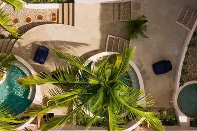 Image de a/c in bed | hammock |starlink | 47 steps to Beach