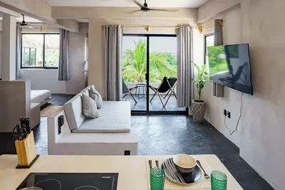 Image de Balcony Unit | A/C | Daily Cleaning | Pool Access