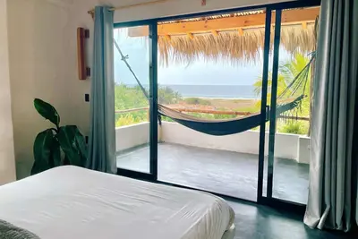 Image de 2br Penthouse | Private Roof Deck | Ac | Daily Clean