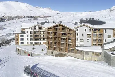 Image de Pied des pistes de ski, 2ème étage, piscine, balcon, parking, télévision, casier à ski, 70m²