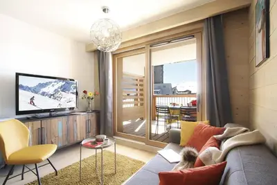 Image de Pied des pistes de ski, 1er étage, piscine, balcon, parking, télévision, casier à ski, 43m²