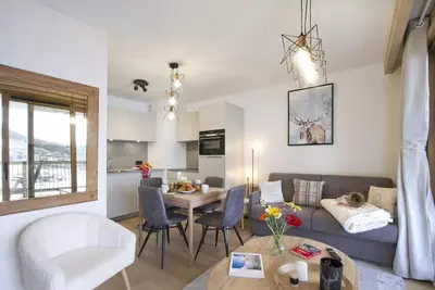 Image de 2ème étage, piscine, balcon, télévision, casier à ski, 41m², Alpe d'Huez