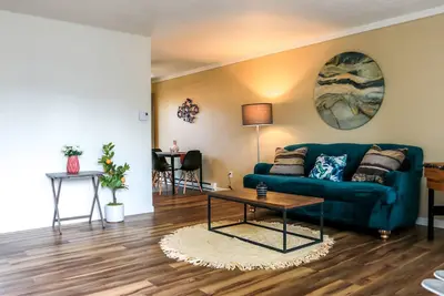 Image de 🔹Charming Entire House + Parking🔹