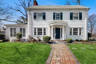 Image de Historic dog-friendly home with a grassy yard, deck, washer\/dryer, & central Ac