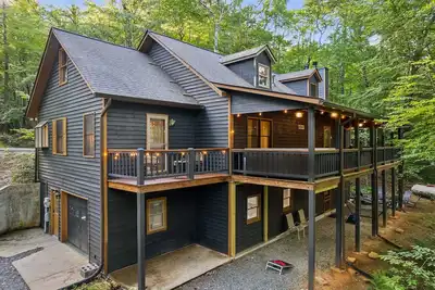 Image de Private Cabin in the mountains of Blue Ridge. Hottub, gameroom, and fun!