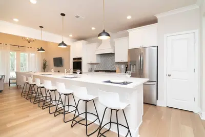 Image de Pet Friendly - Beach Vacation + Pool: 4br and 3. 5ba~6 Beds 11 Guests