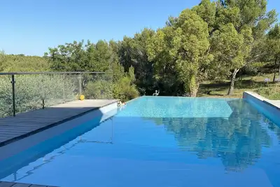Image de Villa contemporaine avec piscine dans le sud