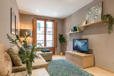 Image de Central Modernist Apartment By MyRentalHost