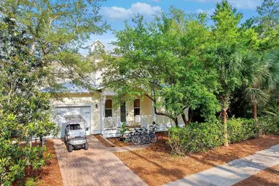Image de Lion on the Beach - Community Pool, Bikes + Golf Cart, Great 30a Locale!