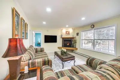 Image de Cozy Lake Luzerne Home - 1 Mi to Wayside Beach!
