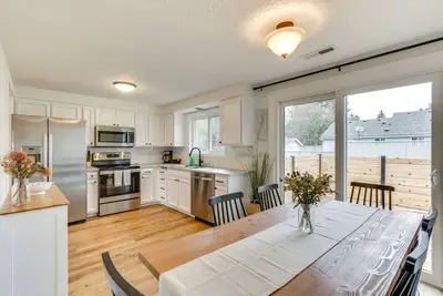 Image de Pet-Friendly Vancouver Retreat w\/ Home Gym & Grill