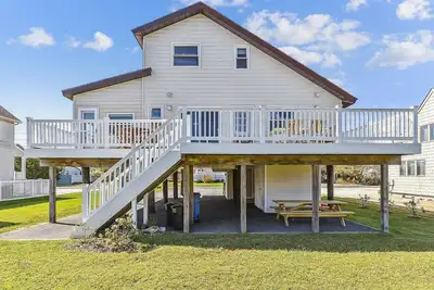 Image de Quaint Bayside 3 Bedroom in Bethany Beach: Water Views, Deck, Covered Parking!