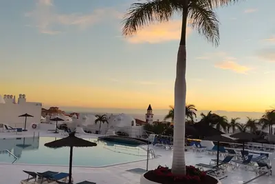 Image de Zalige Vakantie in Adeje Paradise. Topcomplex met 3 Zwembaden. Zeer Ruim Terras