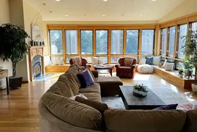 Image de A+ Country Getaway | Rooftop Deck | Pet Friendly