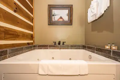 Image de Mountainside Cabin 52r-Dog Friendly, Indoor Jetted Bathtub