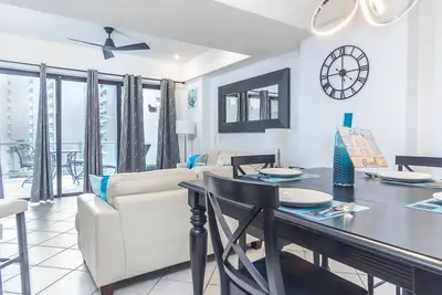 Image de Las Palomas Phase I Topaz 302 1br 1ba Oceanview Unit.