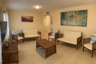 Image de 5 Minutes To The Beach Cottage