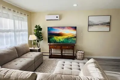 Image de Spacious & Comfy 5\/2 Home - Pet Friendly