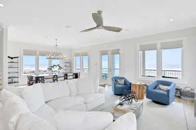 Image de Newly constructed beachfront home with panoramic bay & Gulf views