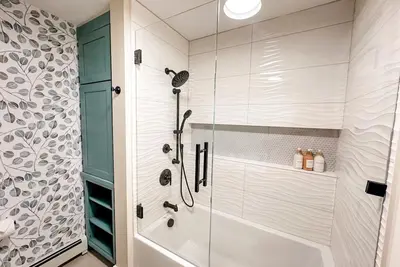 Image de North Manitou Condo - Tranquil Water Oasis, 1 Block from the Lake - Glen Arbor
