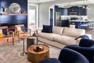 Image de Glaring & Modern 3br 2bth Home 13 Min Dt  Stadium - Lux Backyard