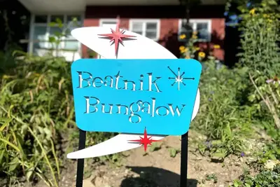 Image de Retro & romantic 2br bungalow, Lake Erie living, wineries, beaches