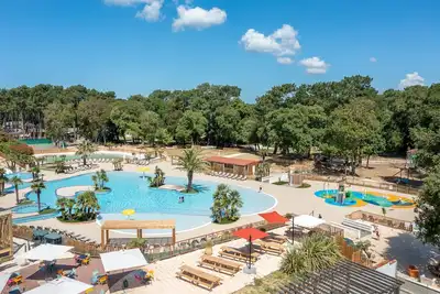 Image de 600 m de la plage | Piscine Lagon | Mobil-home 4p