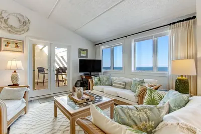 Image de 3 Bedroom/3Bath Oceanfront PentHouse in Shipwatch