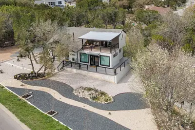 Image de Lago Vista Home w/ Putting Green, Pool & Jacuzzi